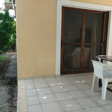 Lefkas House With Garden * Tsoukaladhes