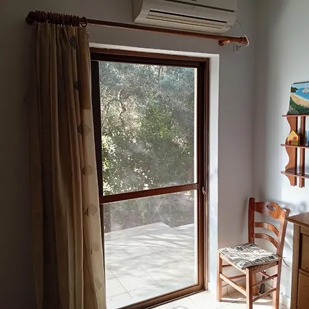 Lefkas House With Garden