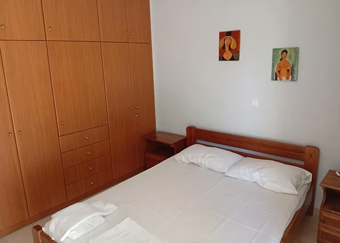 Lefkas House With Garden Vakantiehuis Tsoukaládhes