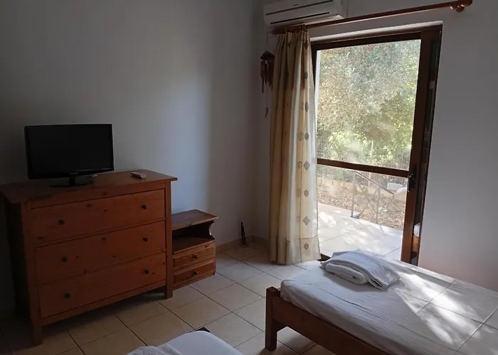 Vakantiehuis Lefkas House With Garden Tsoukaládhes