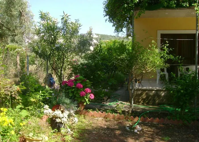 Vakantiehuis Lefkas House With Garden *