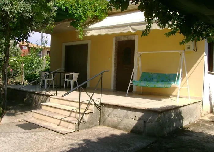 Lefkas House With Garden Tsoukaládhes