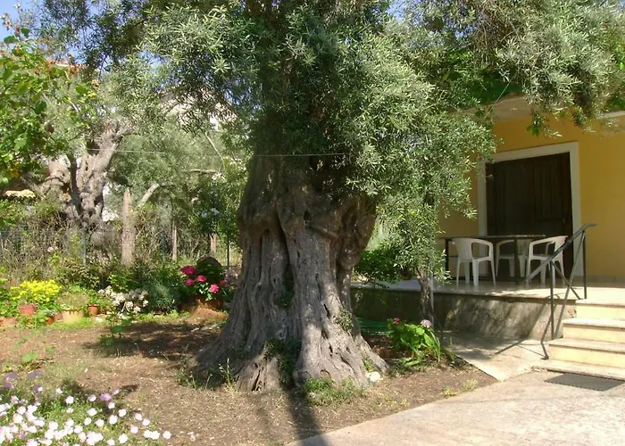 Lefkas House With Garden
